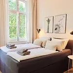 Studio3 Zentral Und Ruhig Mit Parkplatz, 5 Min Z Bali-t Und Gop, Boxspringbett Apartamento *
