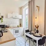 Studio3 Zentral Und Ruhig Mit Parkplatz, 5 Min Z Bali-t Und Gop, Boxspringbett Apartamento Bad Oeynhausen