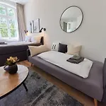 Apartamento Studio3 Zentral Und Ruhig Mit Parkplatz, 5 Min Z Bali-t Und Gop, Boxspringbett *
