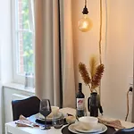 Studio3 Zentral Und Ruhig Mit Parkplatz, 5 Min Z Bali-t Und Gop, Boxspringbett Apartamento