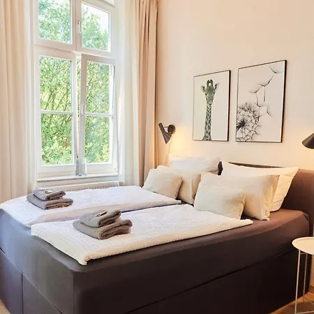 Studio3 Zentral Und Ruhig Mit Parkplatz, 5 Min Z Bali-t Und Gop, Boxspringbett Apartmán *