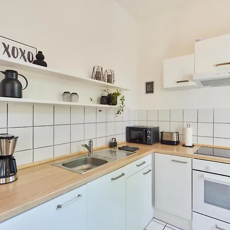 Studio3 Zentral Und Ruhig Mit Parkplatz, 5 Min Z Bali-t Und Gop, Boxspringbett *