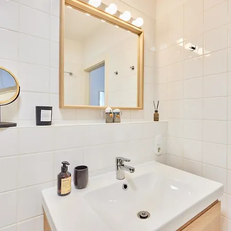 Apartmán Studio3 Zentral Und Ruhig Mit Parkplatz, 5 Min Z Bali-t Und Gop, Boxspringbett