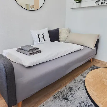 Apartmán Studio3 Zentral Und Ruhig Mit Parkplatz, 5 Min Z Bali-t Und Gop, Boxspringbett