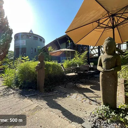 Studio3 Zentral Und Ruhig Mit Parkplatz, 5 Min Z Bali-t Und Gop, Boxspringbett Apartmán *