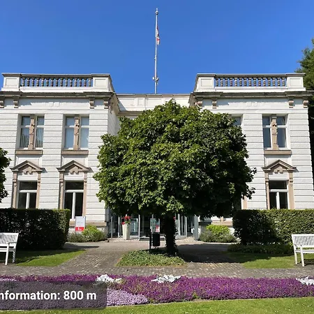 Studio3 Zentral Und Ruhig Mit Parkplatz, 5 Min Z Bali-t Und Gop, Boxspringbett Apartmán *