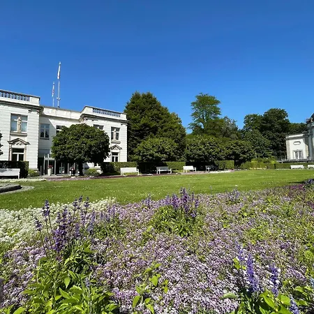 Studio3 Zentral Und Ruhig Mit Parkplatz, 5 Min Z Bali-t Und Gop, Boxspringbett Apartmán *