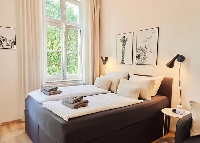 Studio3 Zentral Und Ruhig Mit Parkplatz, 5 Min Z Bali-t Und Gop, Boxspringbett Appartement *