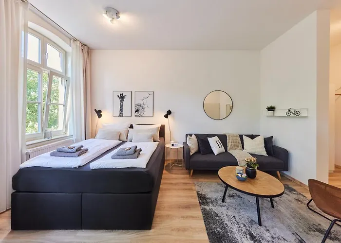 Studio3 Zentral Und Ruhig Mit Parkplatz, 5 Min Z Bali-t Und Gop, Boxspringbett Appartement *