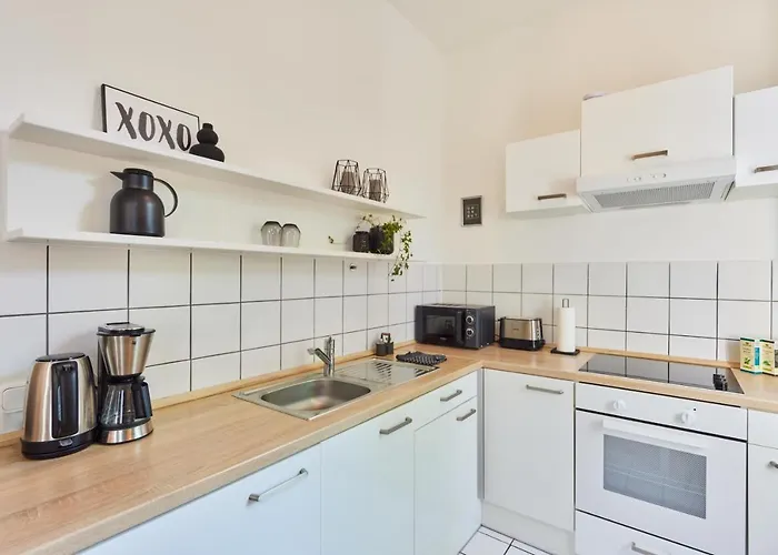 Studio3 Zentral Und Ruhig Mit Parkplatz, 5 Min Z Bali-t Und Gop, Boxspringbett *