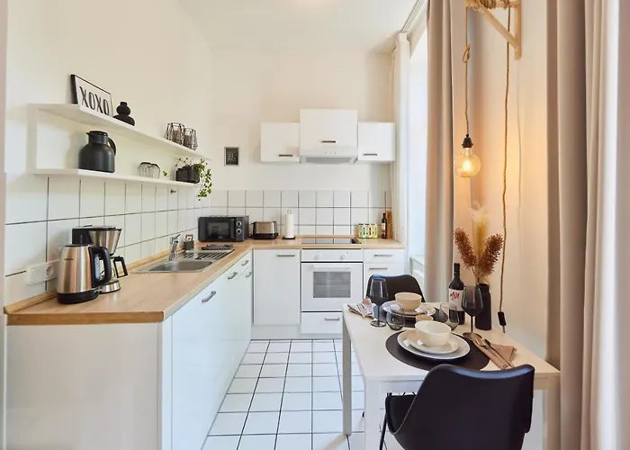 Studio3 Zentral Und Ruhig Mit Parkplatz, 5 Min Z Bali-t Und Gop, Boxspringbett *