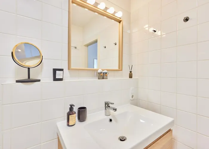 Appartement Studio3 Zentral Und Ruhig Mit Parkplatz, 5 Min Z Bali-t Und Gop, Boxspringbett