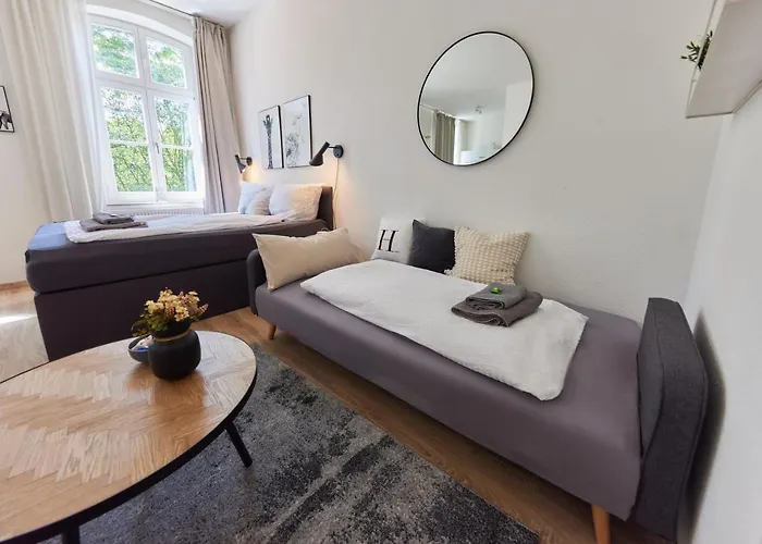 Appartement Studio3 Zentral Und Ruhig Mit Parkplatz, 5 Min Z Bali-t Und Gop, Boxspringbett *