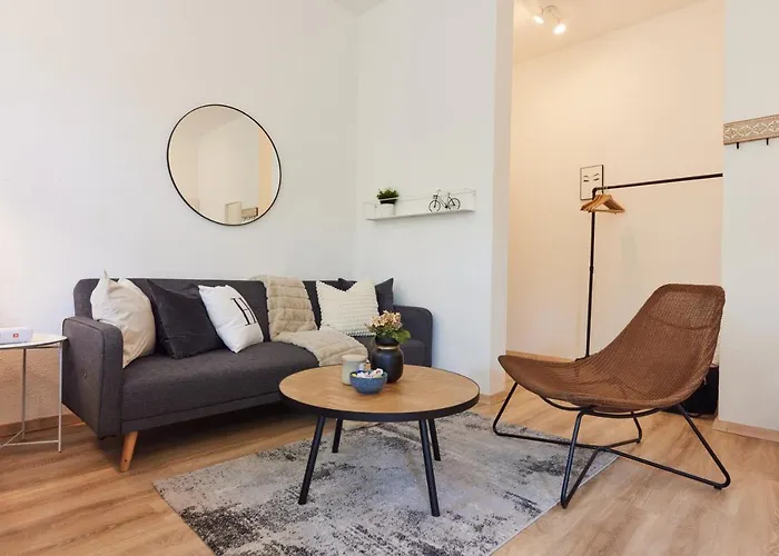 Studio3 Zentral Und Ruhig Mit Parkplatz, 5 Min Z Bali-t Und Gop, Boxspringbett