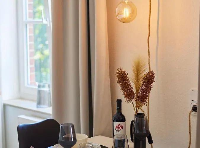 Studio3 Zentral Und Ruhig Mit Parkplatz, 5 Min Z Bali-t Und Gop, Boxspringbett Appartement